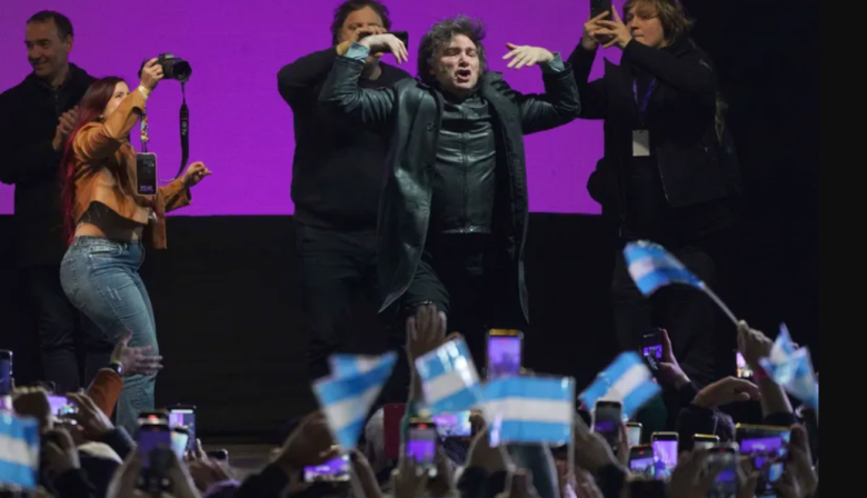 Milei cierra campaña blandiendo a su hermana y apelando al “empate técnico”