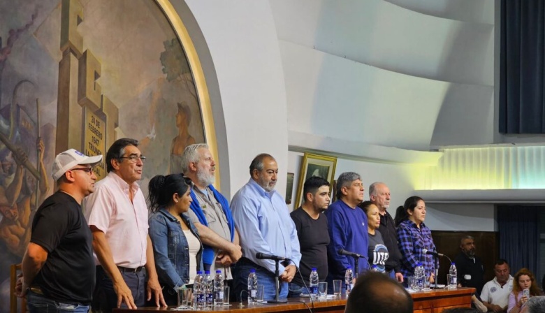 La CGT y organizaciones sociales le advierten a Javier Milei con “salir a la calle”