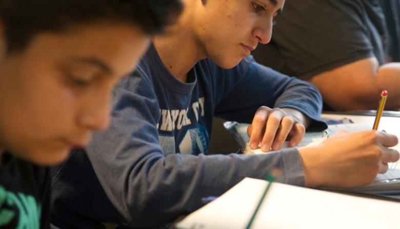Más de la mitad de los alumnos están debajo del nivel básico en Matemática, Lectura y Ciencias