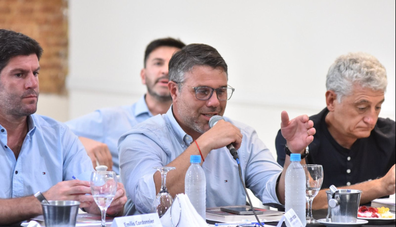 Lisandro Hourcade apuntó a la generación de empleo y el desarrollo de los municipios en encuentro regional en Chascomús