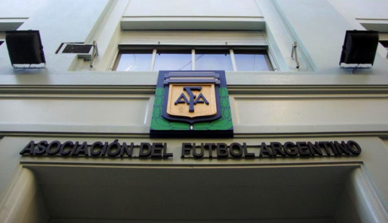 La AFA muda su domicilio a la Provincia y crece la tensión con la IGJ
