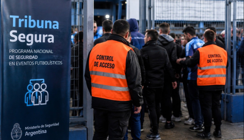 El Gobierno compartirá con EEUU la lista de hinchas argentinos con derecho de admisión