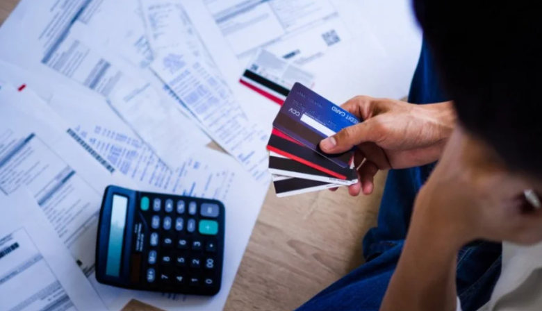 Más de 5 millones de argentinos están atrasados en el pago de sus deudas
