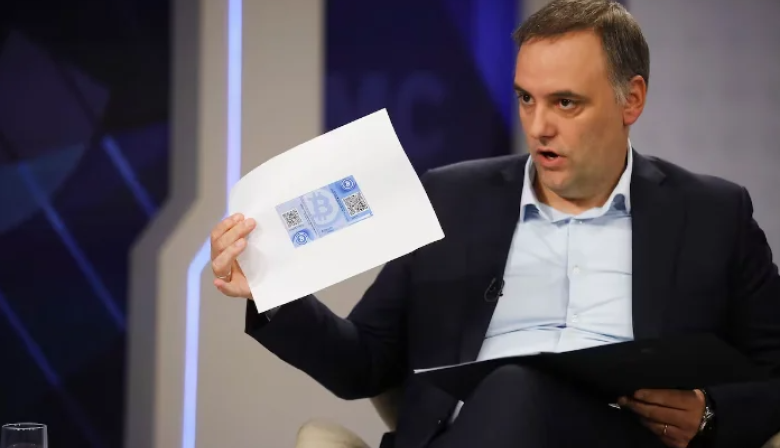 Adorni admitió que ocultó US$500.000 y dijo que eran ahorros "en negro"