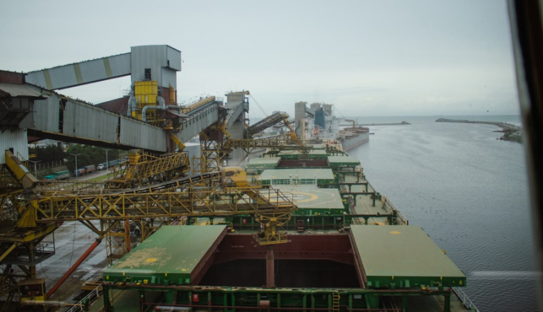 Del campo bonaerense al mercado chino: el buque “Seralia” carga 68.000 toneladas de soja en Puerto Quequén