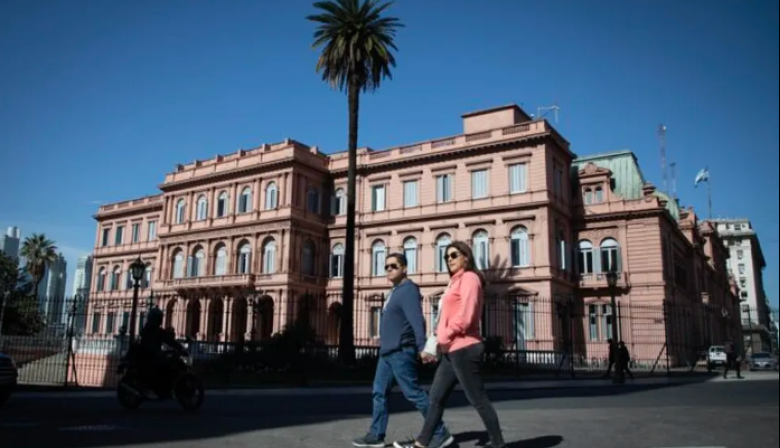 Oficializan subas escalonadas y un bono de $50.000 para estatales nacionales