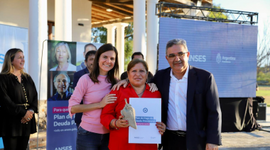 Raverta y Jalil entregaron resoluciones a nuevos jubilados de Catamarca 