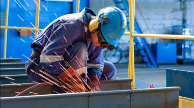 Créditos de hasta $ 400.000 para trabajadores: el Gobierno oficializó los préstamos a tasa subsidiada