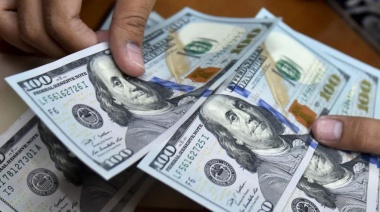 El dólar volvió a pegar un salto: cerró a $1.265 tras subir $30 en una jornada
