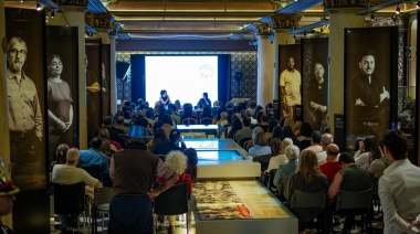 El público colmó el auditorio del Museo para la Democracia para debatir sobre la independencia de la mano de expertas