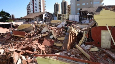 Derrumbe en un hotel de Villa Gesell: un muerto, una mujer rescatada y la búsqueda de personas desaparecidas 