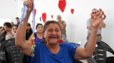 A contramano de Nación, Provincia acelera la entrega de viviendas: tres casas por día