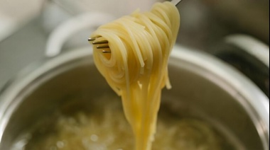 Prohíben una marca de fideos supuestamente sin TACC que causaron una reacción alérgica en una nena celíaca