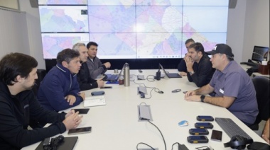 Kicillof encabezó una reunión de emergencia en el centro operativo que coordina la asistencia frente al temporal