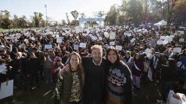 Federico Otermín y Daniela Vilar, junto a más de 1.500 estudiantes, compartieron el primer Compromiso por el Ambiente de Lomas de Zamora