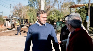 Achával encabezó una recorrida por los trabajos de urbanización que modernizan el barrio Pinazo