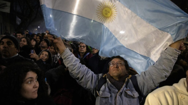 El kirchnerismo prepara un “banderazo” frente al departamento donde CFK cumple su prisión domiciliaria