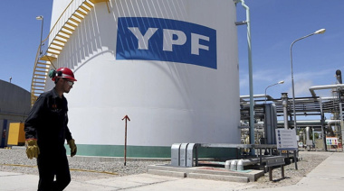 El Gobierno echó a 60 funcionarios en medio de sospechas por filtraciones en el juicio por YPF