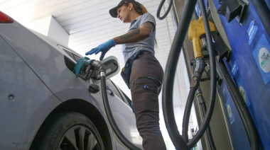 El Gobierno actualizó parcialmente los impuestos a los combustibles