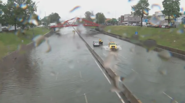 El temporal volvió a golpear al AMBA: calles bajo agua y miles de usuarios sin luz