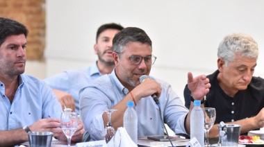 Lisandro Hourcade apuntó a la generación de empleo y el desarrollo de los municipios en encuentro regional en Chascomús