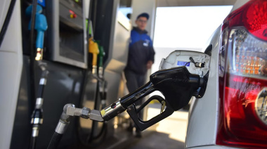 El Gobierno posterga otra vez el aumento del impuesto a los combustibles