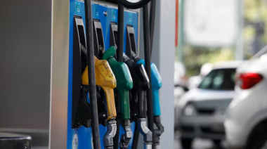 La venta de combustibles volvió a caer y preocupa el desplome del consumo
