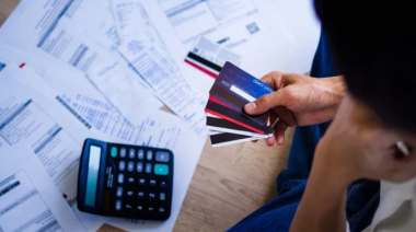 Más de 5 millones de argentinos están atrasados en el pago de sus deudas