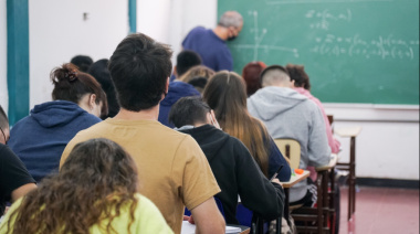 Solo 19 de cada 100 chicos de 15 años avanzan en tiempo y forma en la escuela argentina