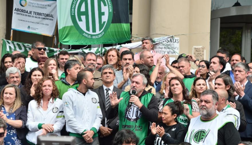 Trabajadores estatales empiezan paro de 36 horas