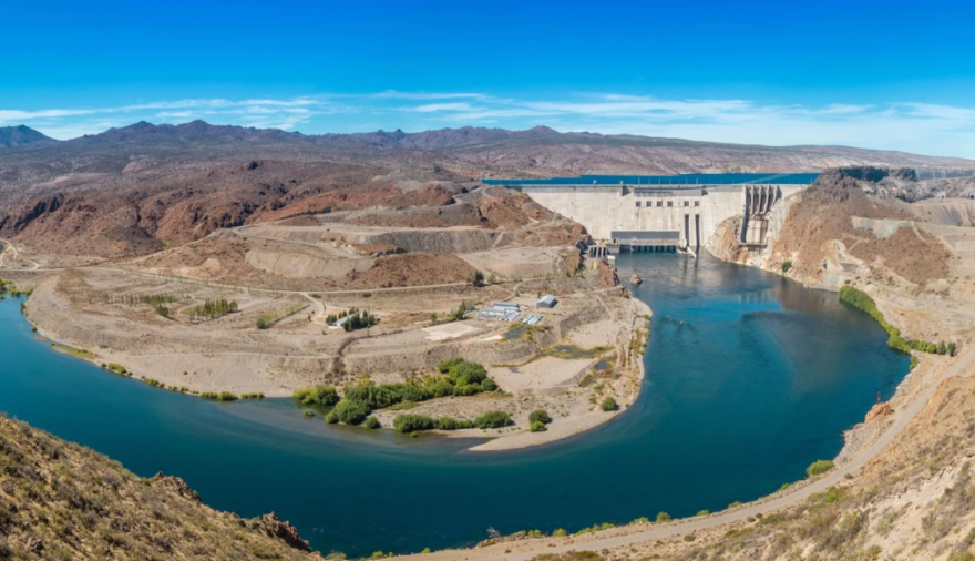 El Gobierno preadjudicó cuatro centrales hidroeléctricas del Comahue a empresas privadas