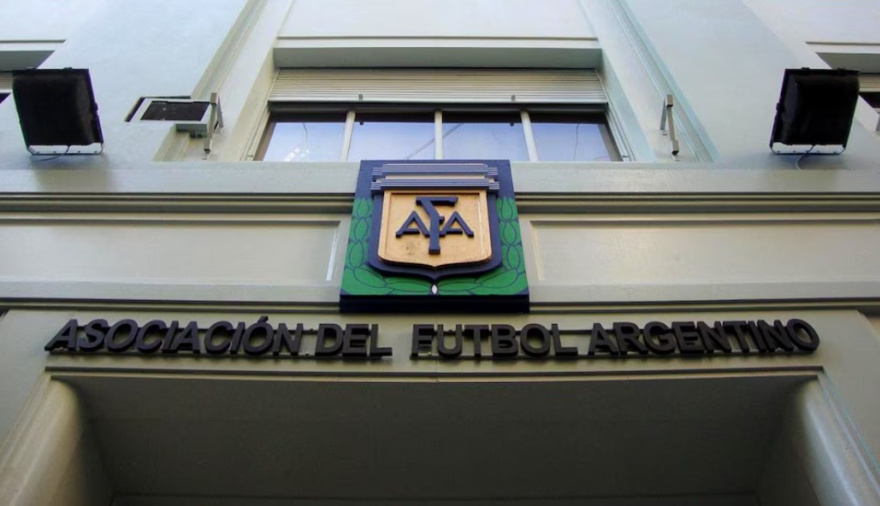 La AFA muda su domicilio a la Provincia y crece la tensión con la IGJ
