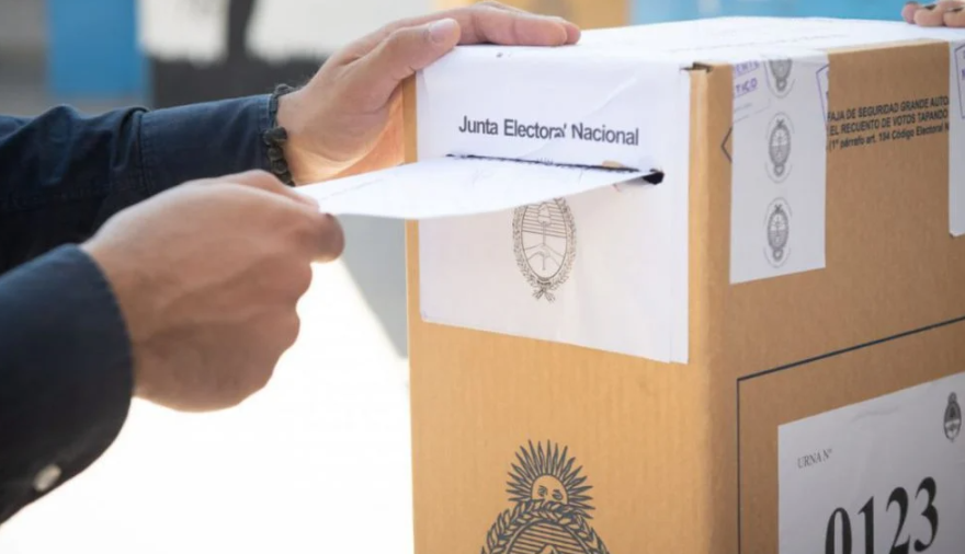 El Gobierno acelera la reforma electoral y abre negociaciones por las PASO