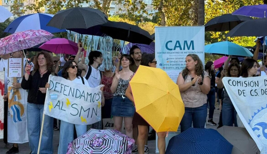 El SMN inició un paro por despidos masivos y crece la preocupación por sus efectos