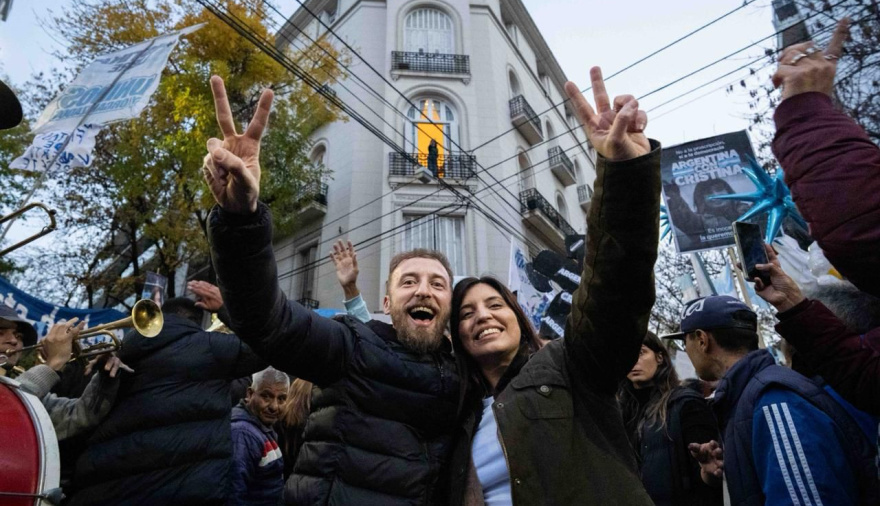 El peronismo de Lomas se movilizó en apoyo a Cristina: "Lo que hiciste en Lomas no se olvida en la vida"