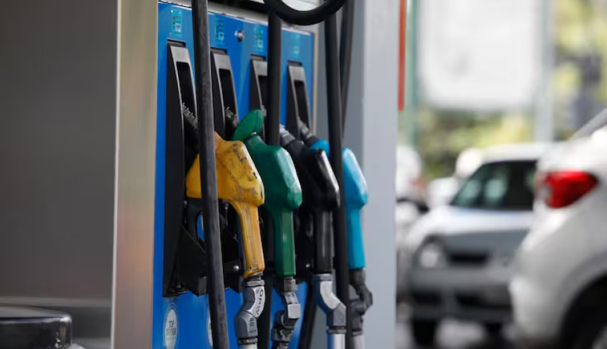 La venta de combustibles volvió a caer y preocupa el desplome del consumo