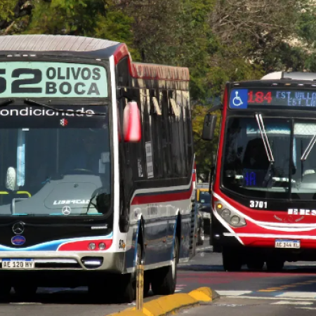 Nación traspasa las 31 líneas de colectivos de CABA y no habrá aumento de boletos