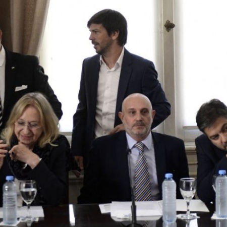 Cruces por los plazos electorales: la Junta aprieta y la Legislatura se divide