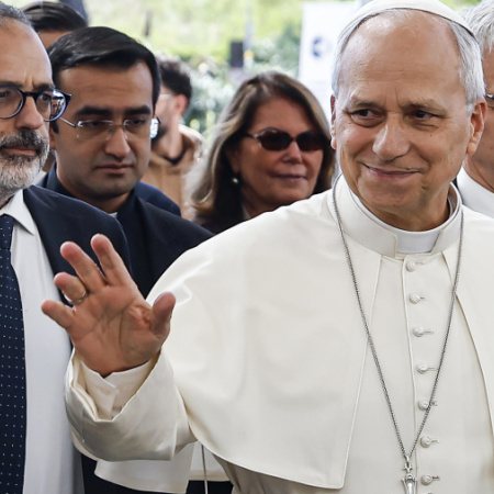El Gobierno espera la decisión del Vaticano sobre la visita del Papa y los feriados